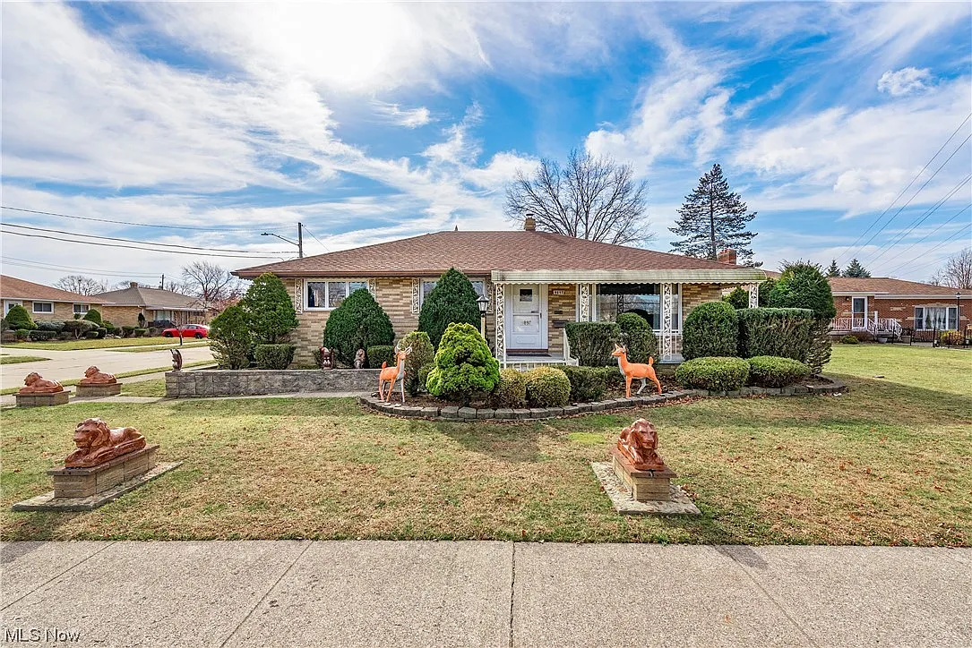 9897 Biddulph Rd photo 1