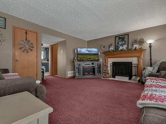 3rd image of 5676 Duchess Ct