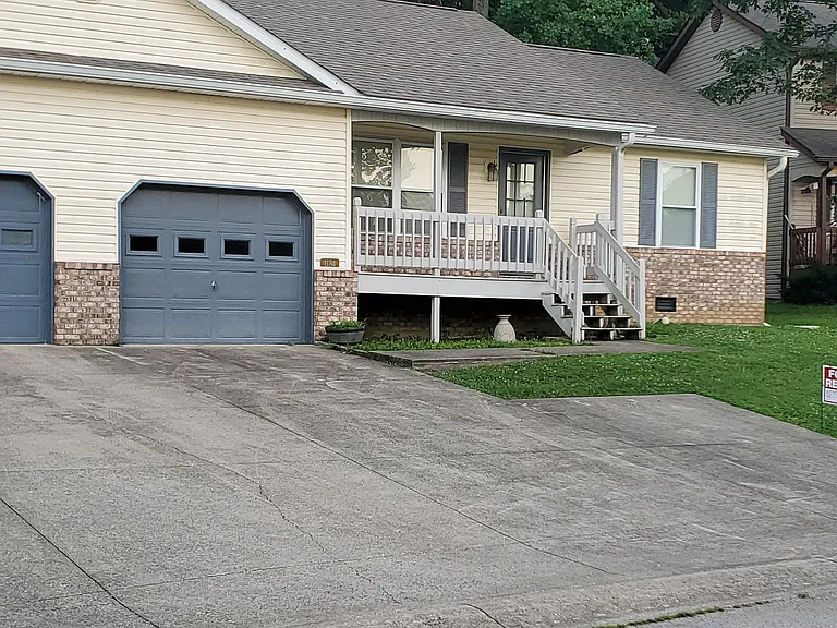 1124 N Forest View Dr S — Photo 1