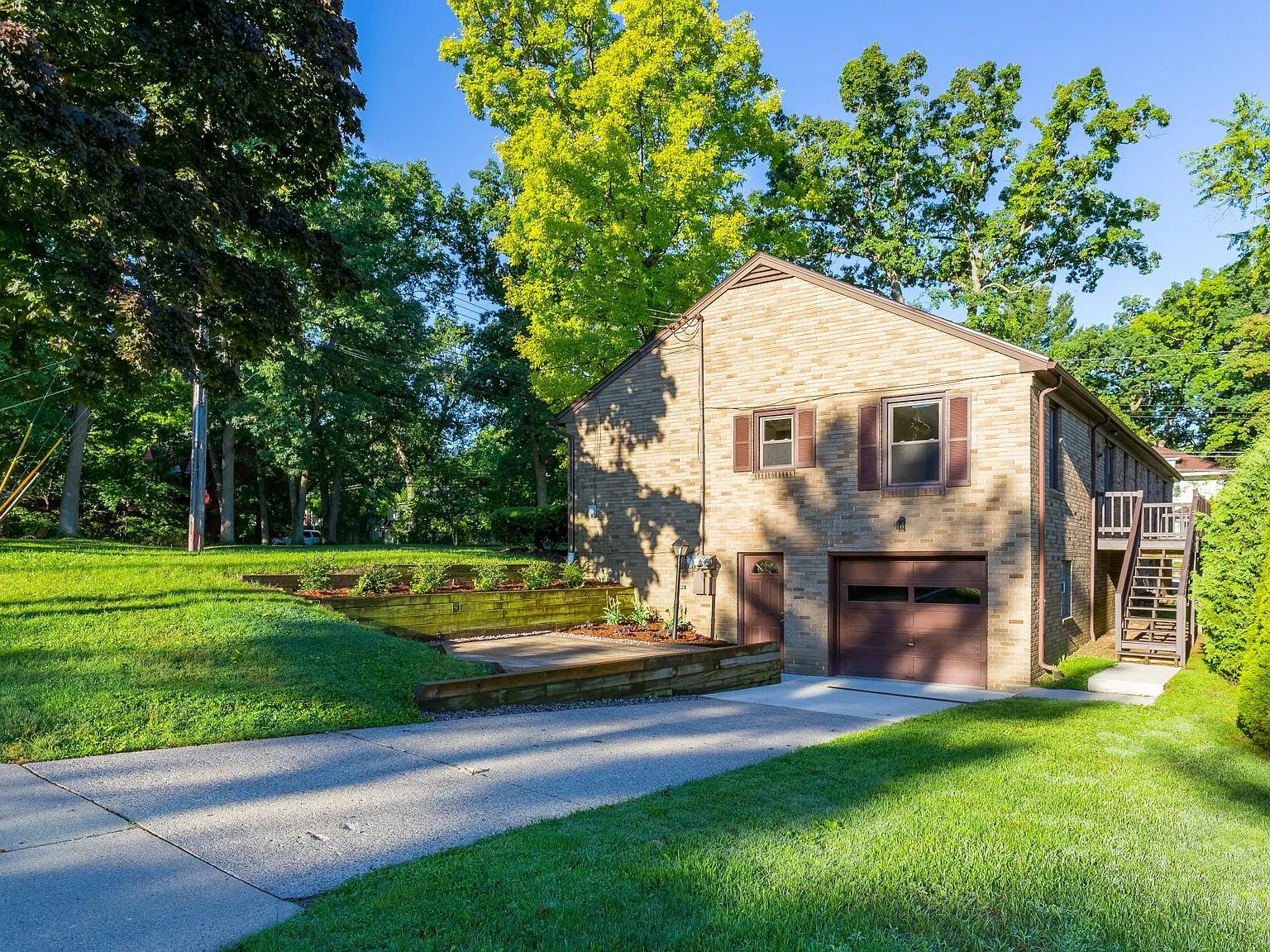6 bed, $7,800 — Photo 3