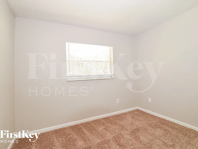 520 Georgia Ave — Photo 12