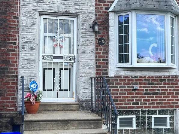 8445 Walker St, Philadelphia, PA 19136