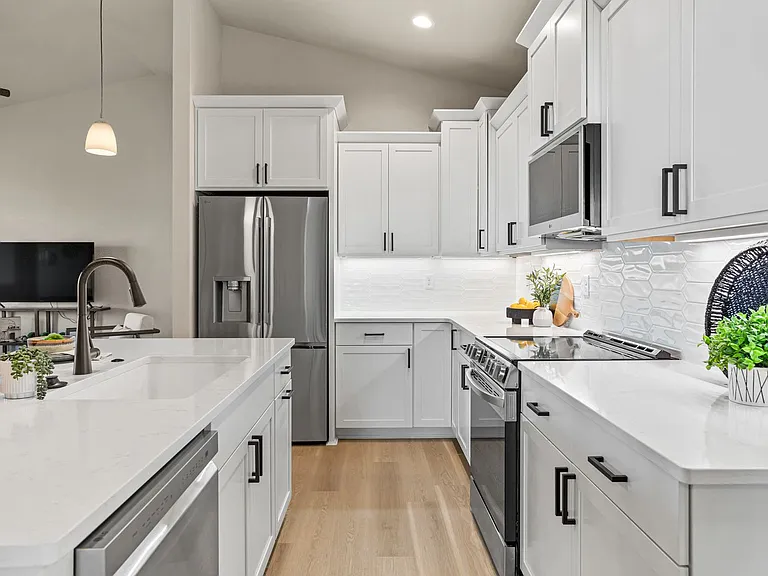 2515 S 47th Ave — Photo 4