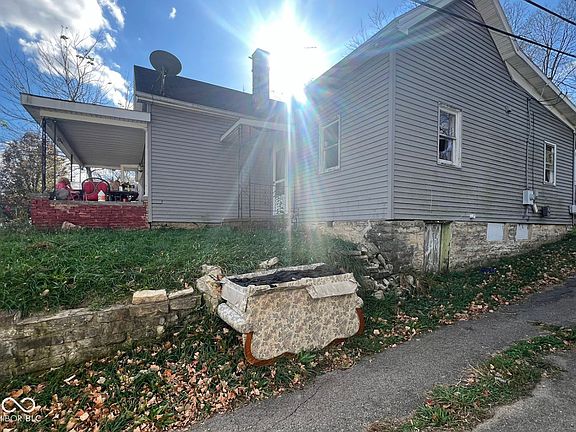 2nd image of 607 Reid St