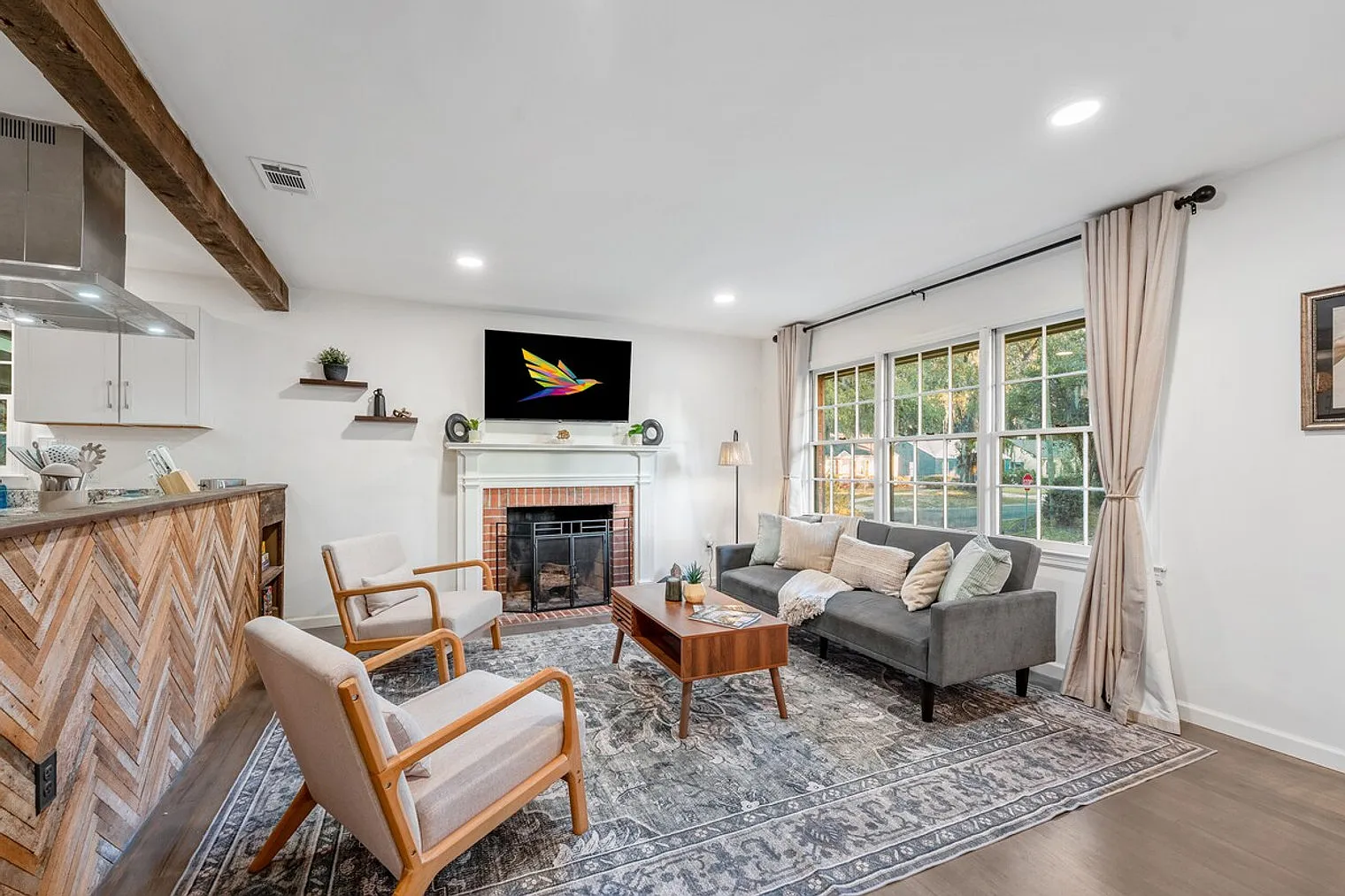 3 bed, 1.0 bath, $3,885 — Photo 2