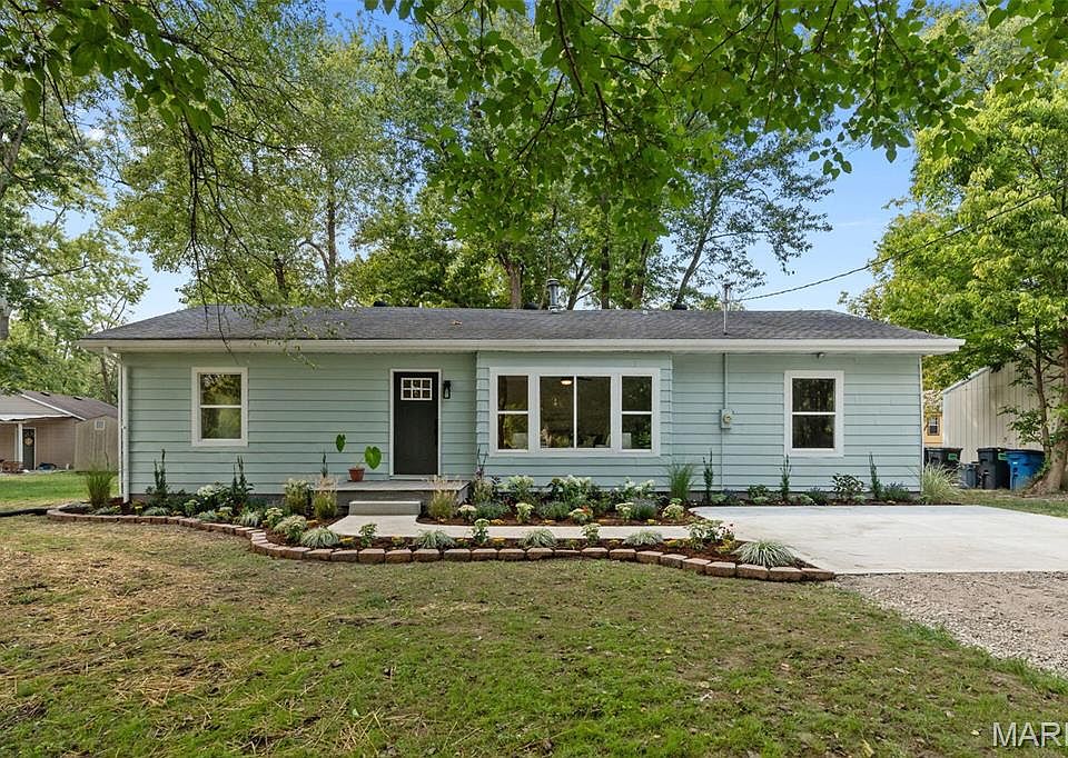 1st image of 301 Edgewood Dr