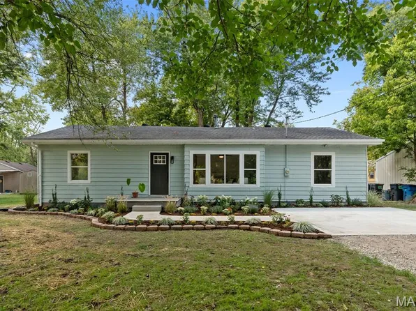 301 Edgewood Dr, Belleville, IL 62223