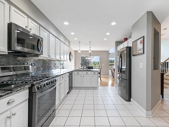 4th image of 961 Ainsley Dr