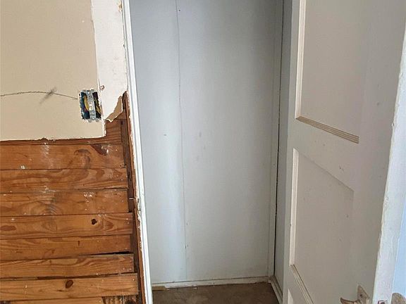 5th image of 4605 Dakota St