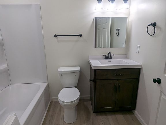 5th image of 119 1/2 W Washington St #A