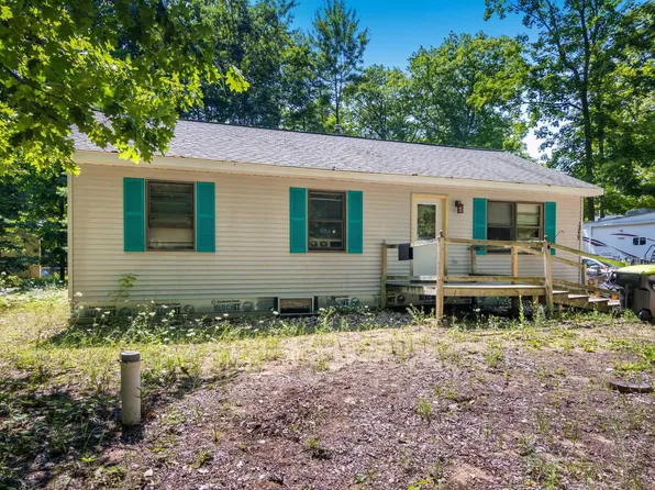 19239 Oak Hollow Dr, Lake Ann, MI 49650