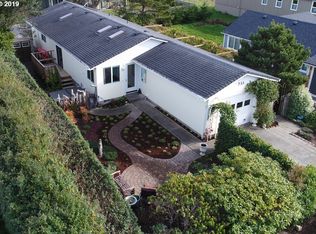 733 Franklin Ave SW, Bandon, OR 97411