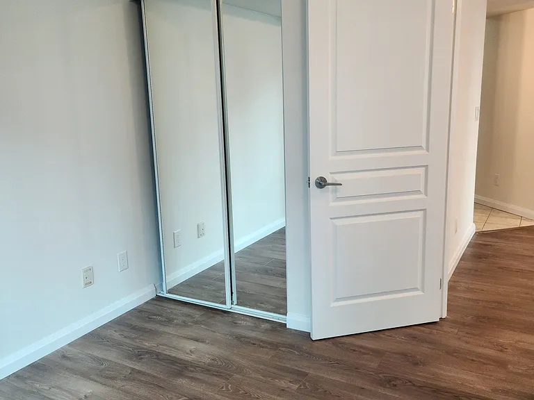 18 Yonge St #1113 — Photo 12