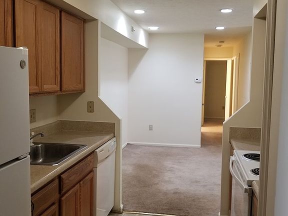 2nd image of 4003 Governors Sq #2
