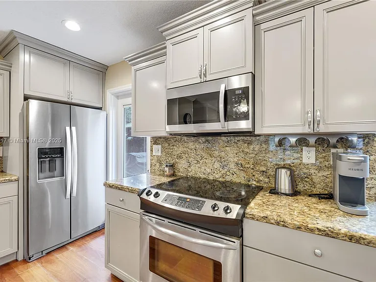 1311 NE 26th Ter #1311 — Photo 37