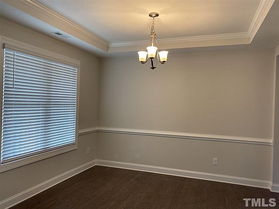 4th image of 402 Hawkesburg Dr