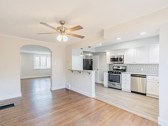 2nd image of 7224 Montague St