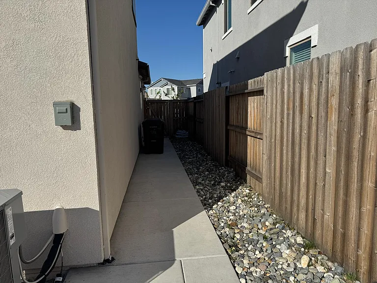 572 Knightsbridge Ct — Photo 27