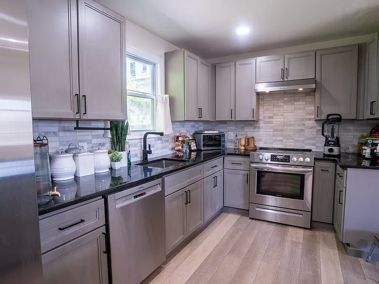 315 Warren St — Photo 3