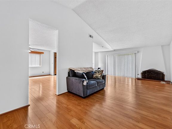 5th image of 11054 Wesley Ave