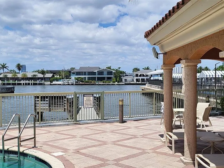 2069 S Ocean Dr #Townhouse 12 — Photo 10