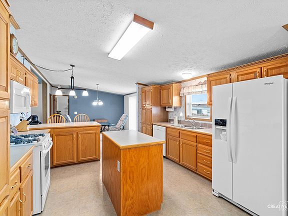 2nd image of 888 Meadowlark Cir