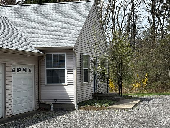 2nd image of 402 Warren Rd