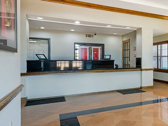 Lobby and Guest Check-in