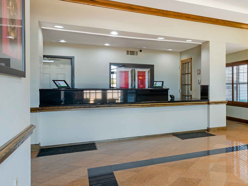 Lobby and Guest Check-in