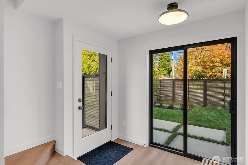4th image of 5201 S Holly Street