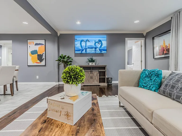 3126 Carlson Dr — Photo 1