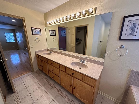 4th image of 1577 Little Lake Dr