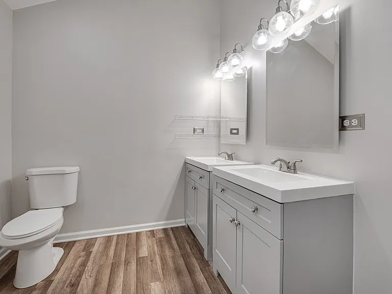 615 Chester Ct E — Photo 23