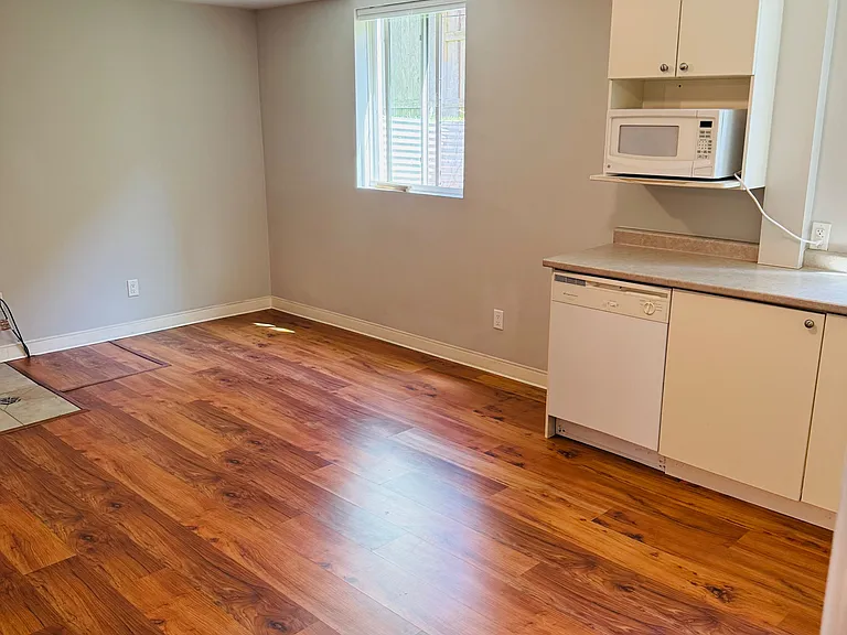 5 35th St #BASEMENT — Photo 5