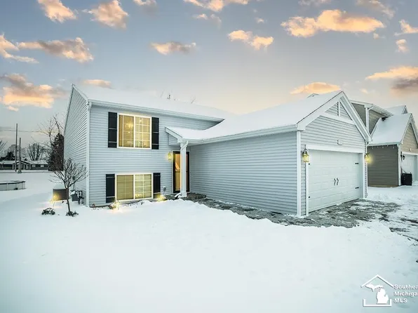 2105 Farm Valley Rd, Adrian, MI 49221