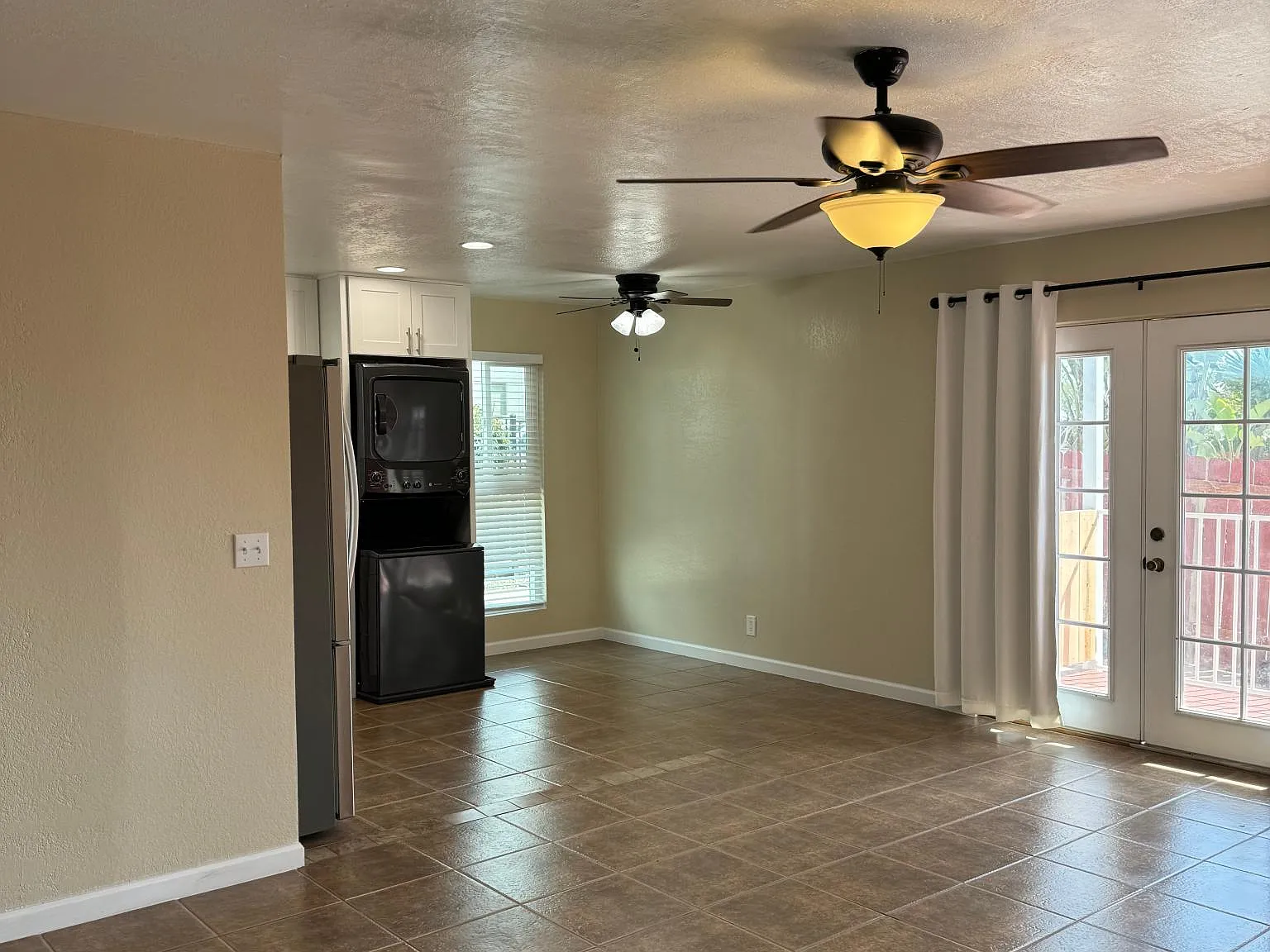 2 bed, 1000 sqft, $2,750 — Photo 3