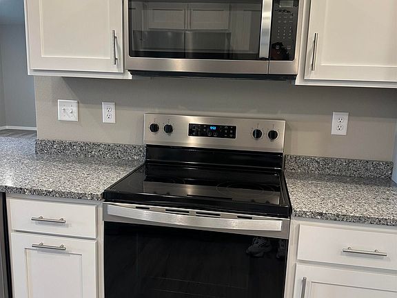 4th image of 1821 W 6th St #8