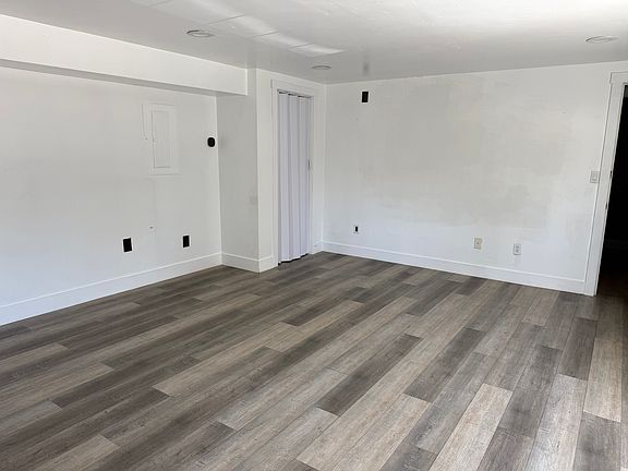 3rd image of 4105 N Adams St #101