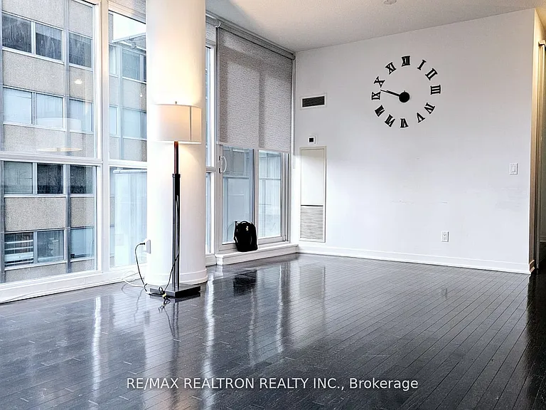 770 Bay St #712 — Photo 11