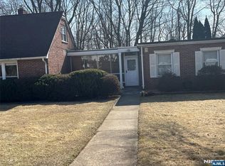 10A Mary Ct, Mahwah, NJ 07430