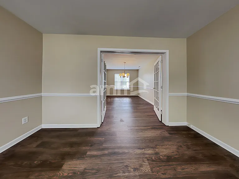 141 Sawhorse Dr — Photo 8
