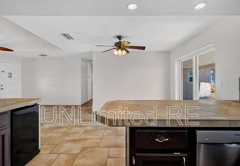 2250 Atlantic Dr — Photo 5