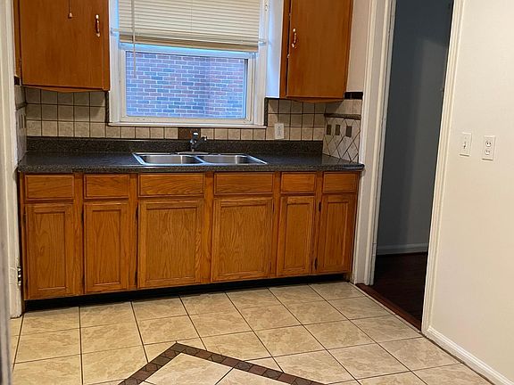 4th image of 12023 Sussex St