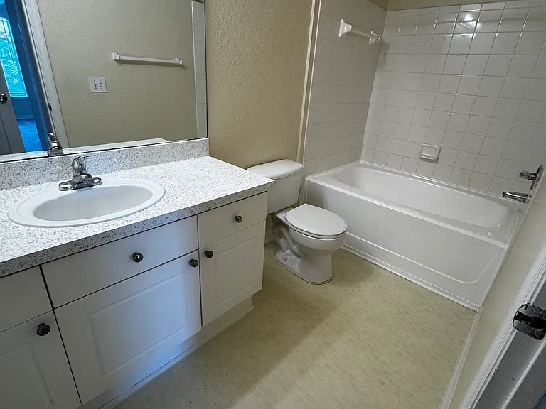 18001 Richmond Place Dr #1034 — Photo 7