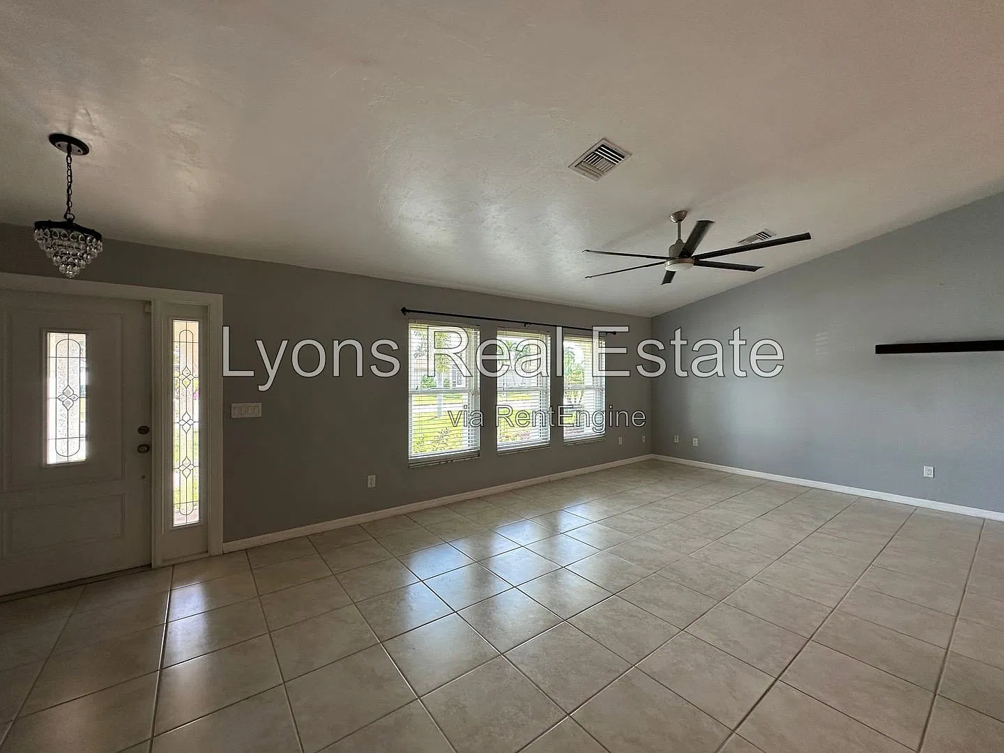 3 bed, 2.0 bath, 1705 sqft, $1,995 — Photo 2