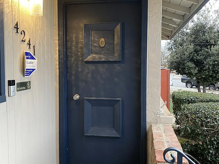 4241 Stanley Ave — Photo 2