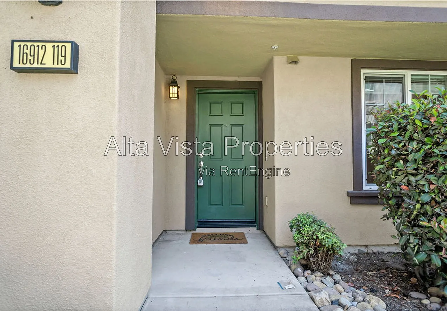 3 bed, 3.5 bath, 1460 sqft, $3,995 — Photo 1