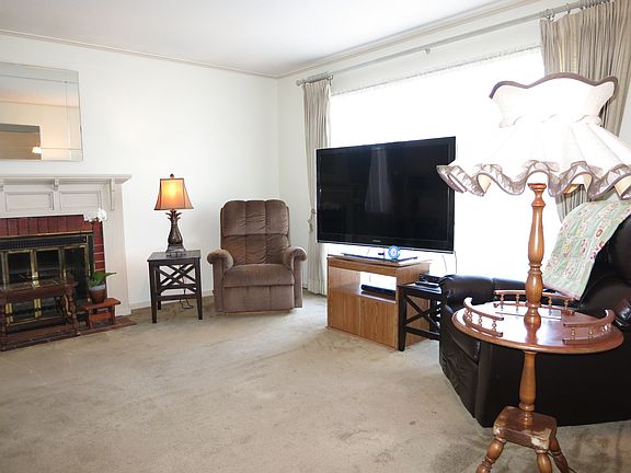 3rd image of 1514 Birch Ave