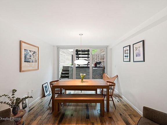 4th image of 121 E 92nd St