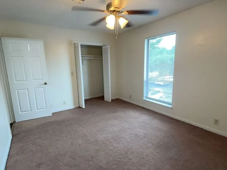 Creekwood Apartments — Photo 20